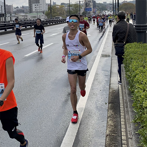 Adios 4 是筆者對上一隻全馬著用鞋 … 2019年10月,像是很久以前的事