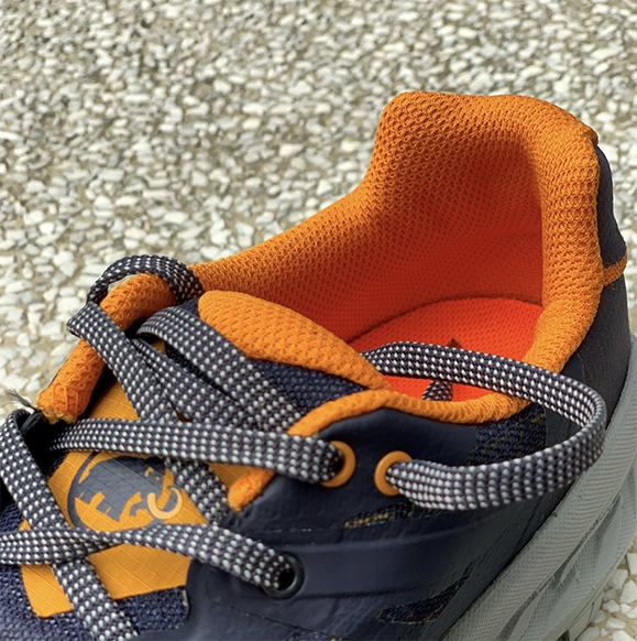 Sertig II GTX鞋帶孔具有雙頂部孔眼，這在跑鞋上很常見，可以更加易收緊鞋帶。