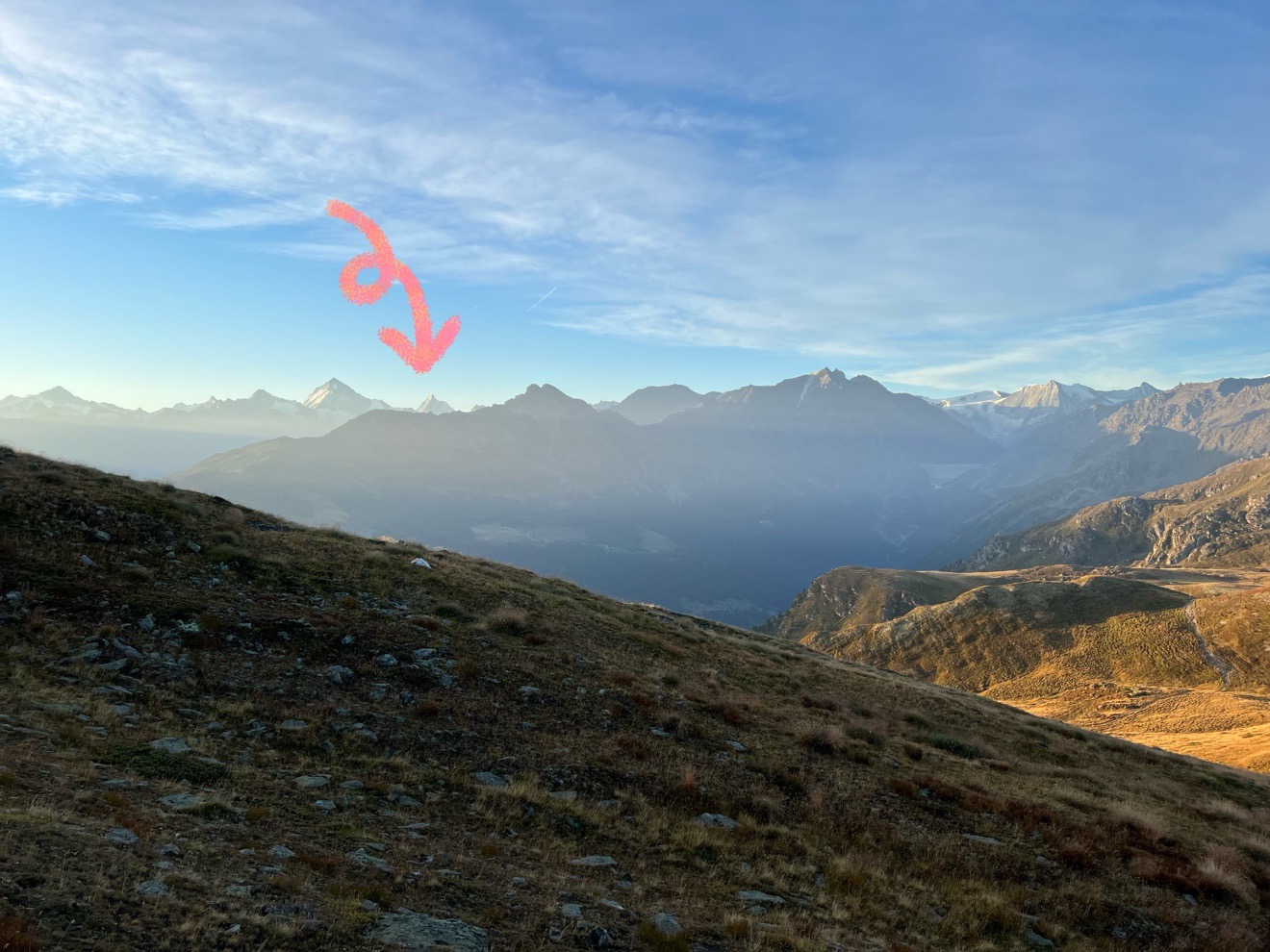 再加上可以在高處一望無際地看到不同山脈，包括瑞士最有名的馬特洪峰（Matterhorn），即「三角朱古力」上印有的山頂圖案。